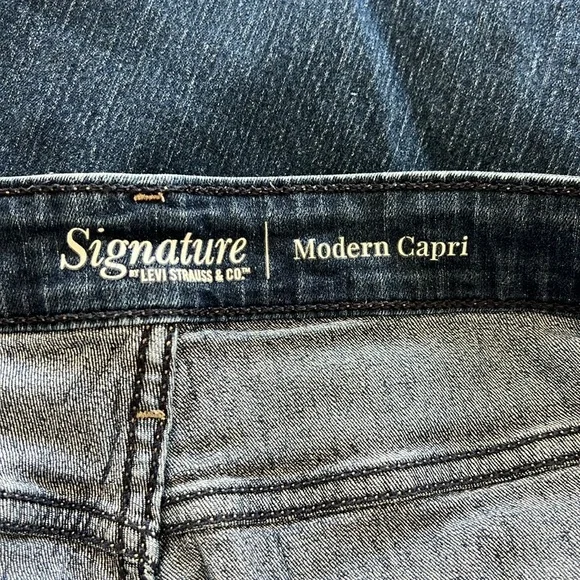 Levi Strauss  & Co., modern Capri, Sz 22W, cuffed Capri jeans, stretch, comfy - Picture 7 of 12